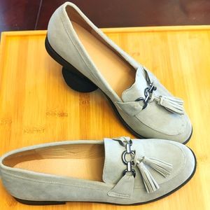 Women's Suede Style Dress Shoes. Never Worn